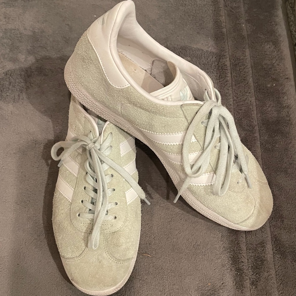 ADIDAS Gazelle Women’s Size 9 mint